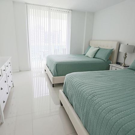Ocean Reserve Luxury Condos Across From Sunny Isles Beach Miami Beach Buitenkant foto