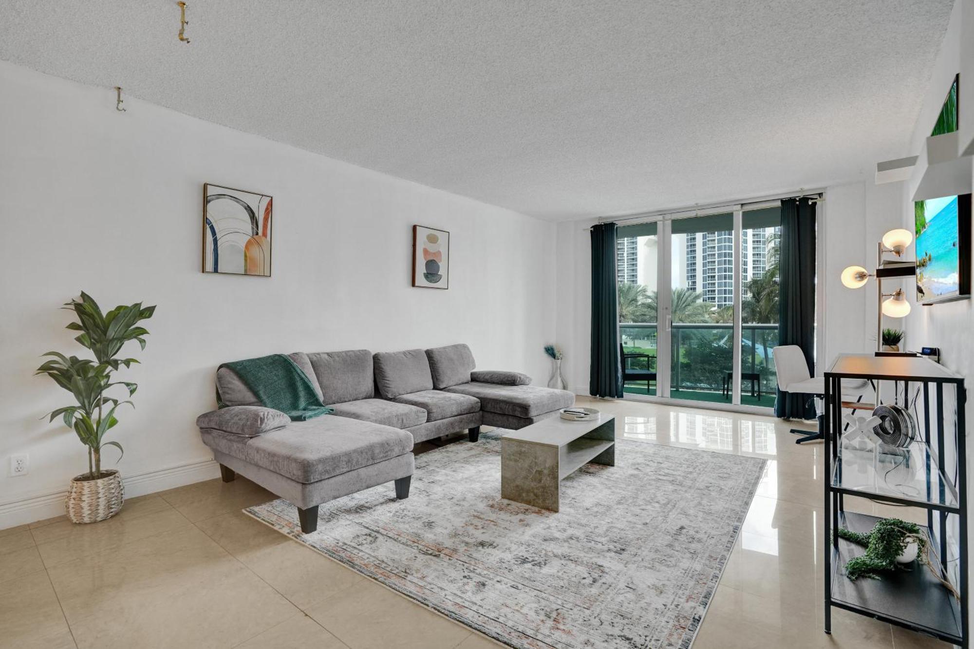 Ocean Reserve Luxury Condos Across From Sunny Isles Beach Miami Beach Buitenkant foto