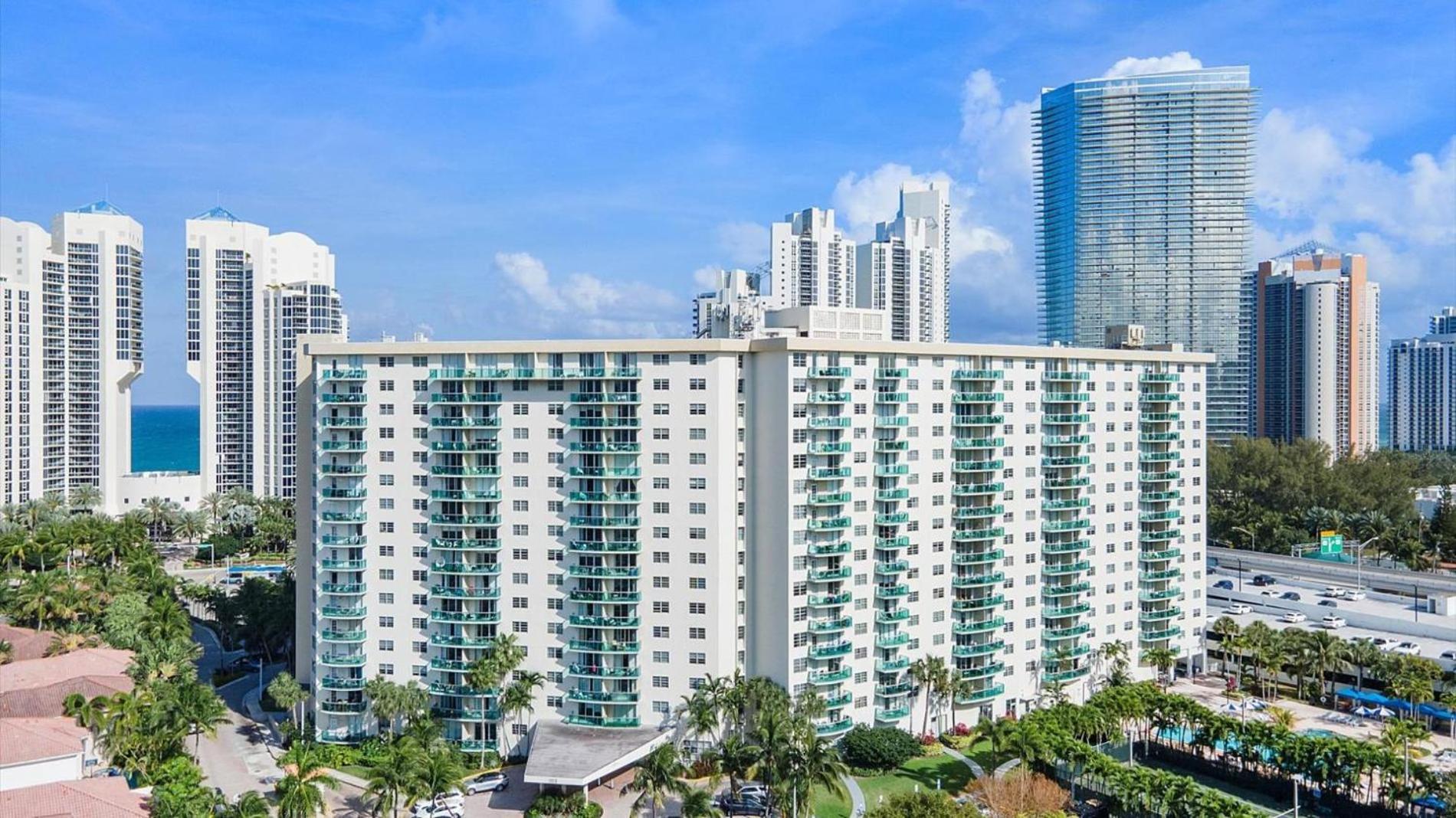 Ocean Reserve Luxury Condos Across From Sunny Isles Beach Miami Beach Buitenkant foto